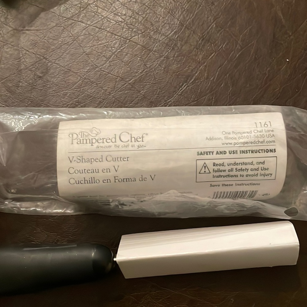 Pampered Chef V-Shape cutter
